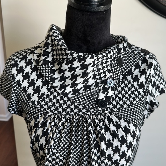 Speechless Black & White Asymmetrical Neckline Dress - Picture 4 of 9